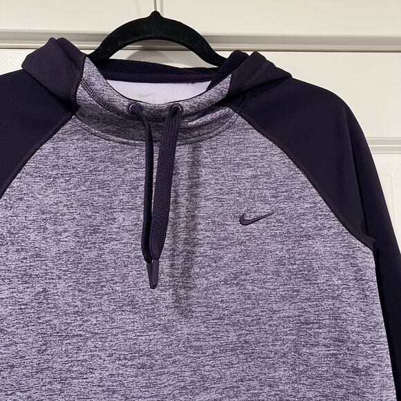 Nike Women's Therma Fit Hoodie Sweatshirt in Purple Size Medium - Picture 2 of 7